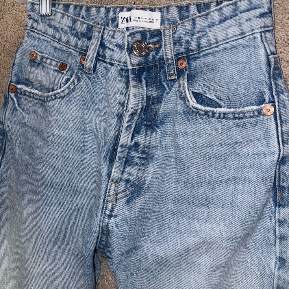 Zara Women Light Blue Denim Boyfriend Y2K Jeans with distressed hem Size 0 - Picture 2 of 16